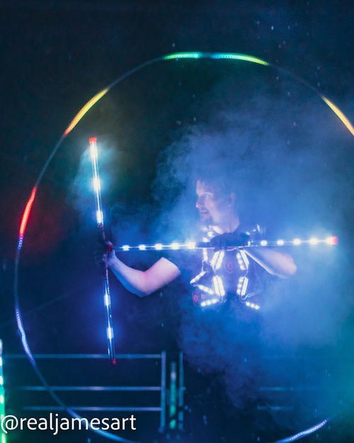 LED Show mit Jonglage und Lichter Interaktion