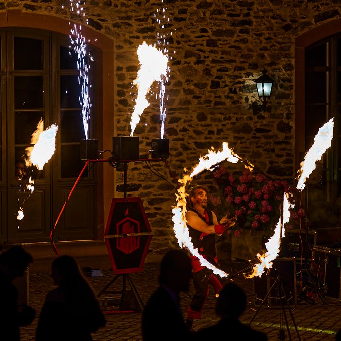 Feuershow Fusion Fire mit brennendem Hexagon