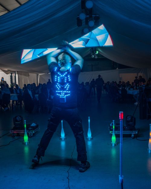 LED Jonglage mit Pixel Staff Spinning