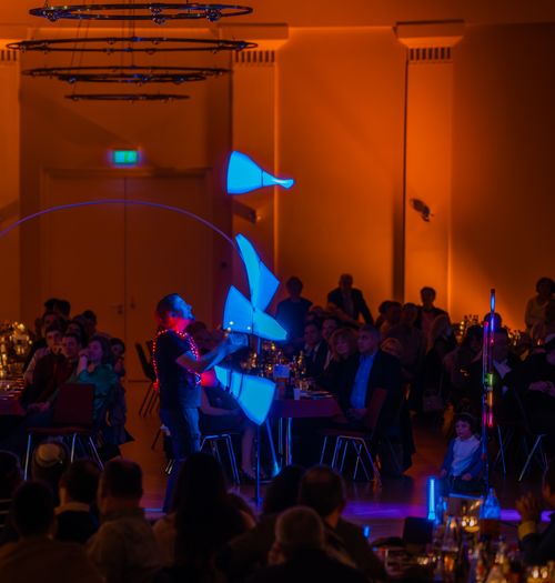 LED Show mit Jonglage auf einer Gala