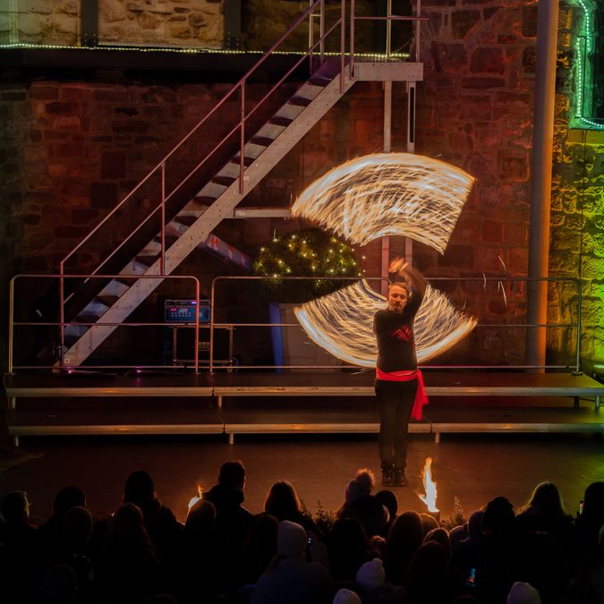 Feuershow mit Brennenden Seilen