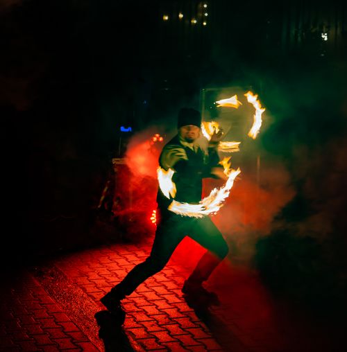 Feuershow Classic Fire mit brennendem Stab