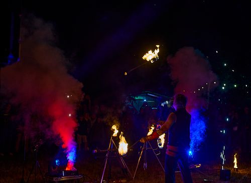 Feuershow Fusion Fire mit Triple Poi Jonglage in Limburg