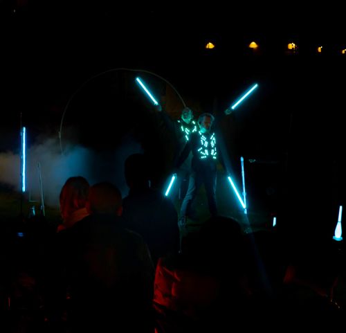 LED Show mit zwei Artisten und Pixel Poi
